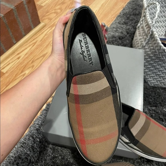 Burberry canvas sneakers - Picture 6 of 6